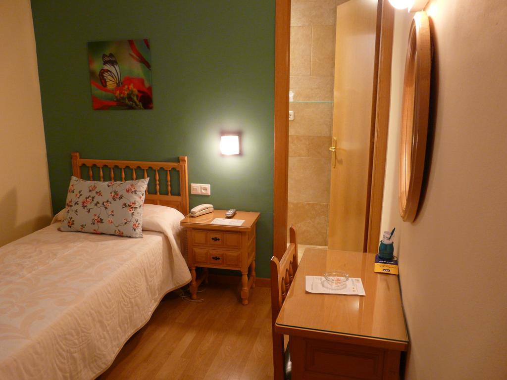 Hotel Nice La Seu d'Urgell Extérieur photo