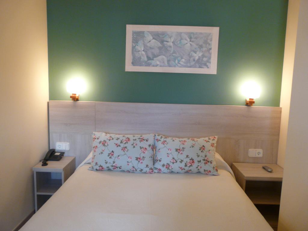 Hotel Nice La Seu d'Urgell Extérieur photo
