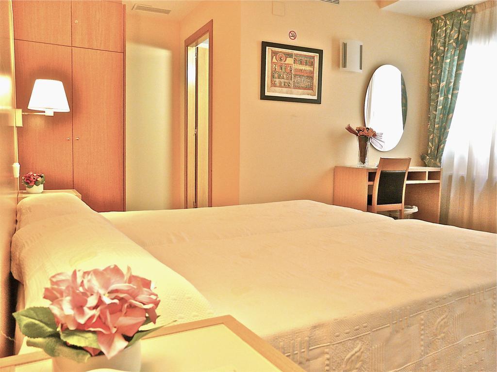 Hotel Nice La Seu d'Urgell Extérieur photo