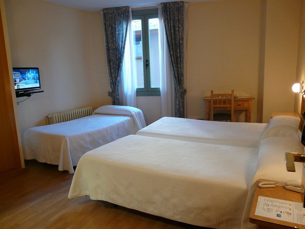 Hotel Nice La Seu d'Urgell Extérieur photo