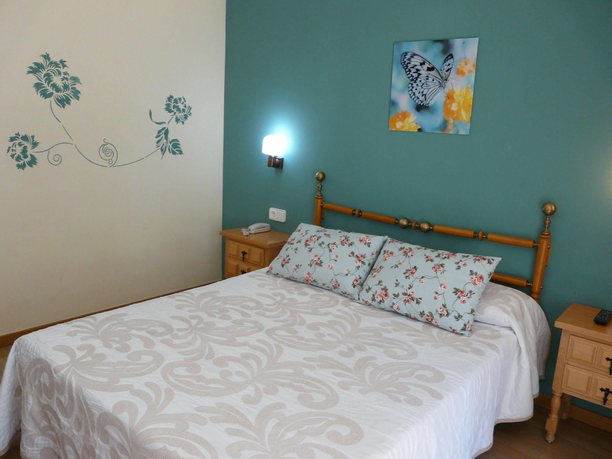 Hotel Nice La Seu d'Urgell Extérieur photo