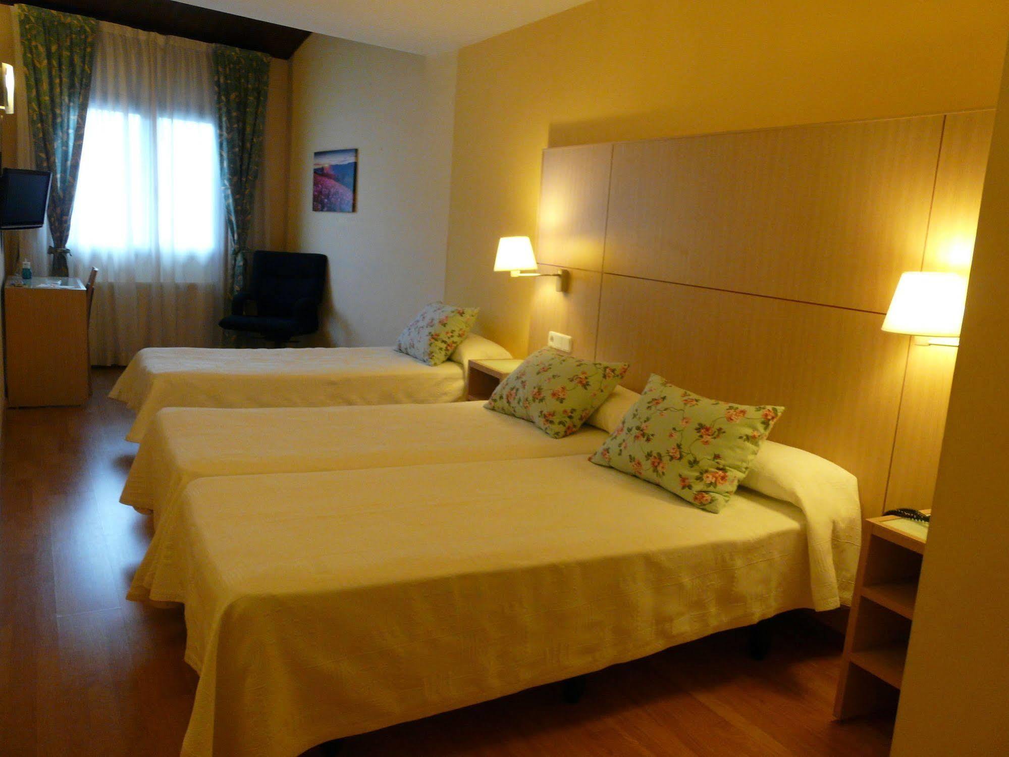 Hotel Nice La Seu d'Urgell Extérieur photo