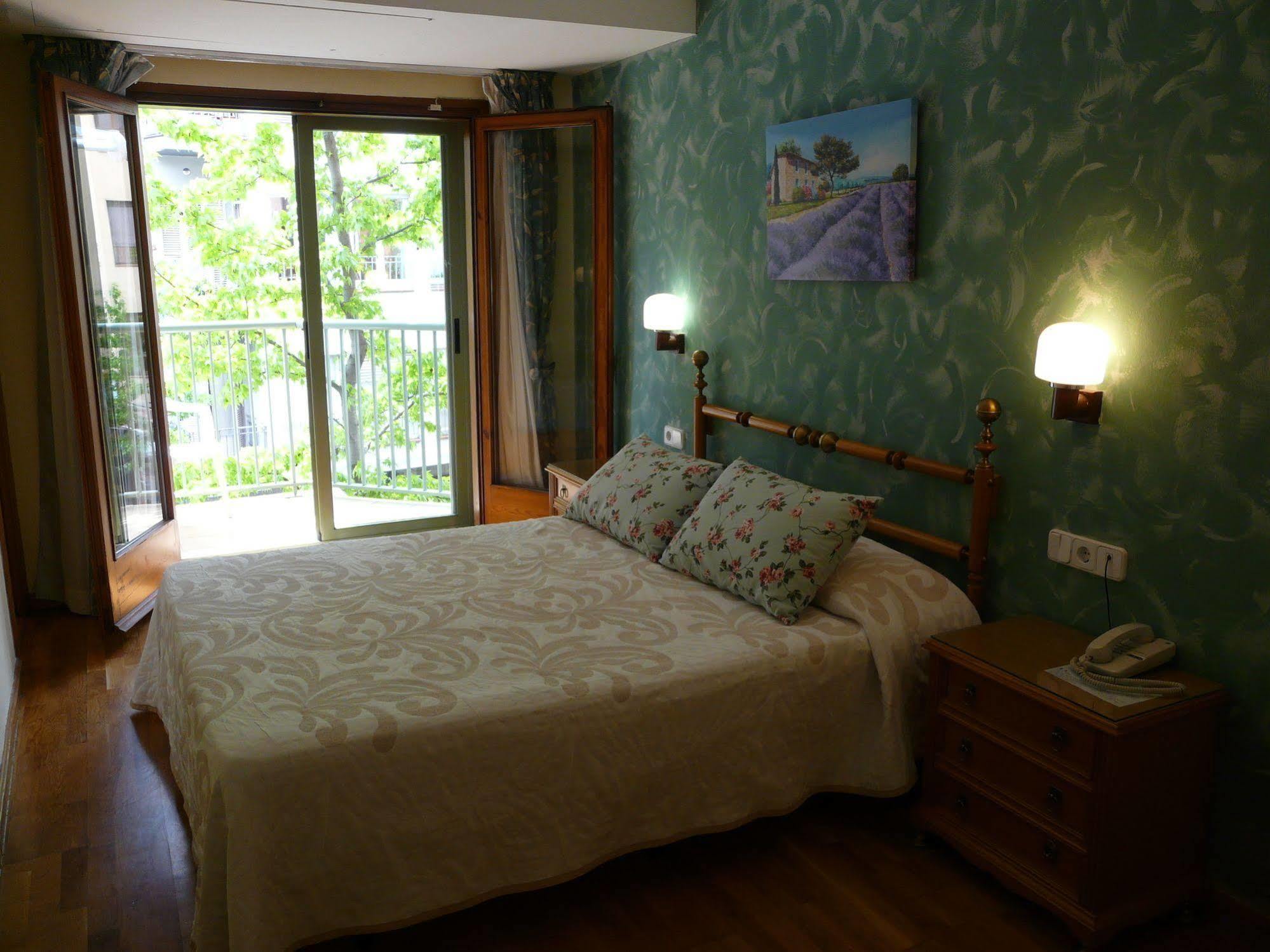 Hotel Nice La Seu d'Urgell Extérieur photo