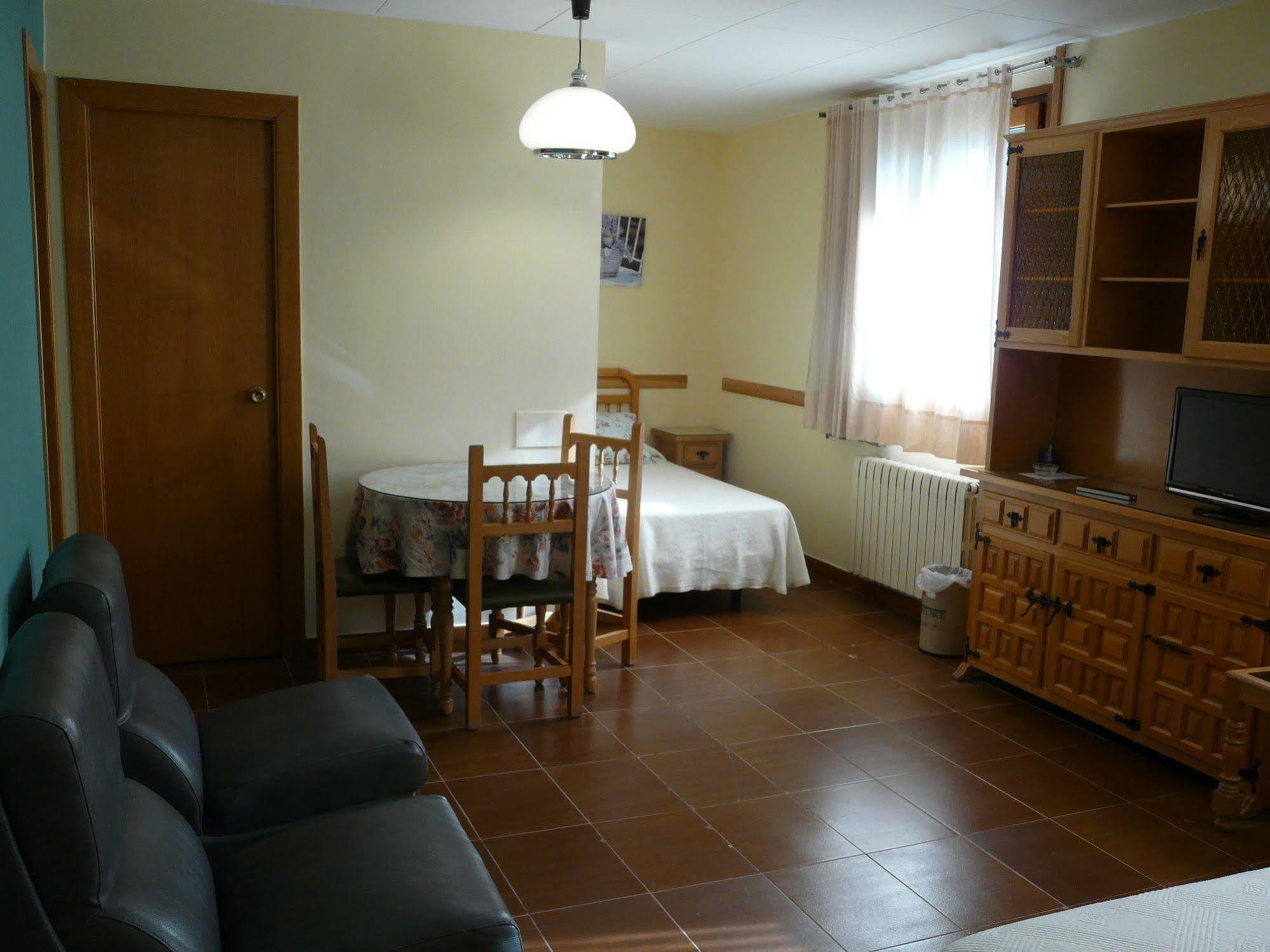 Hotel Nice La Seu d'Urgell Extérieur photo