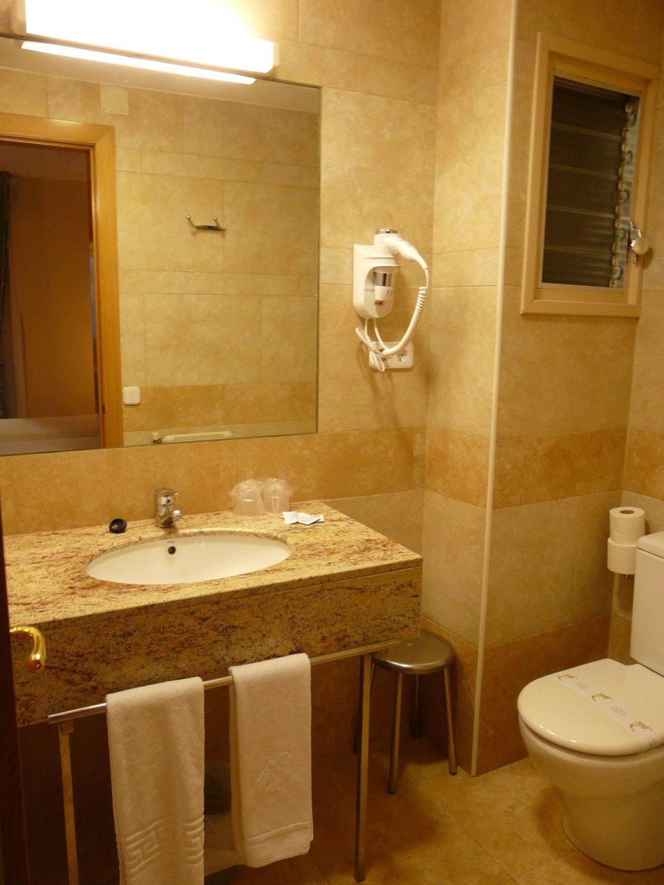 Hotel Nice La Seu d'Urgell Extérieur photo