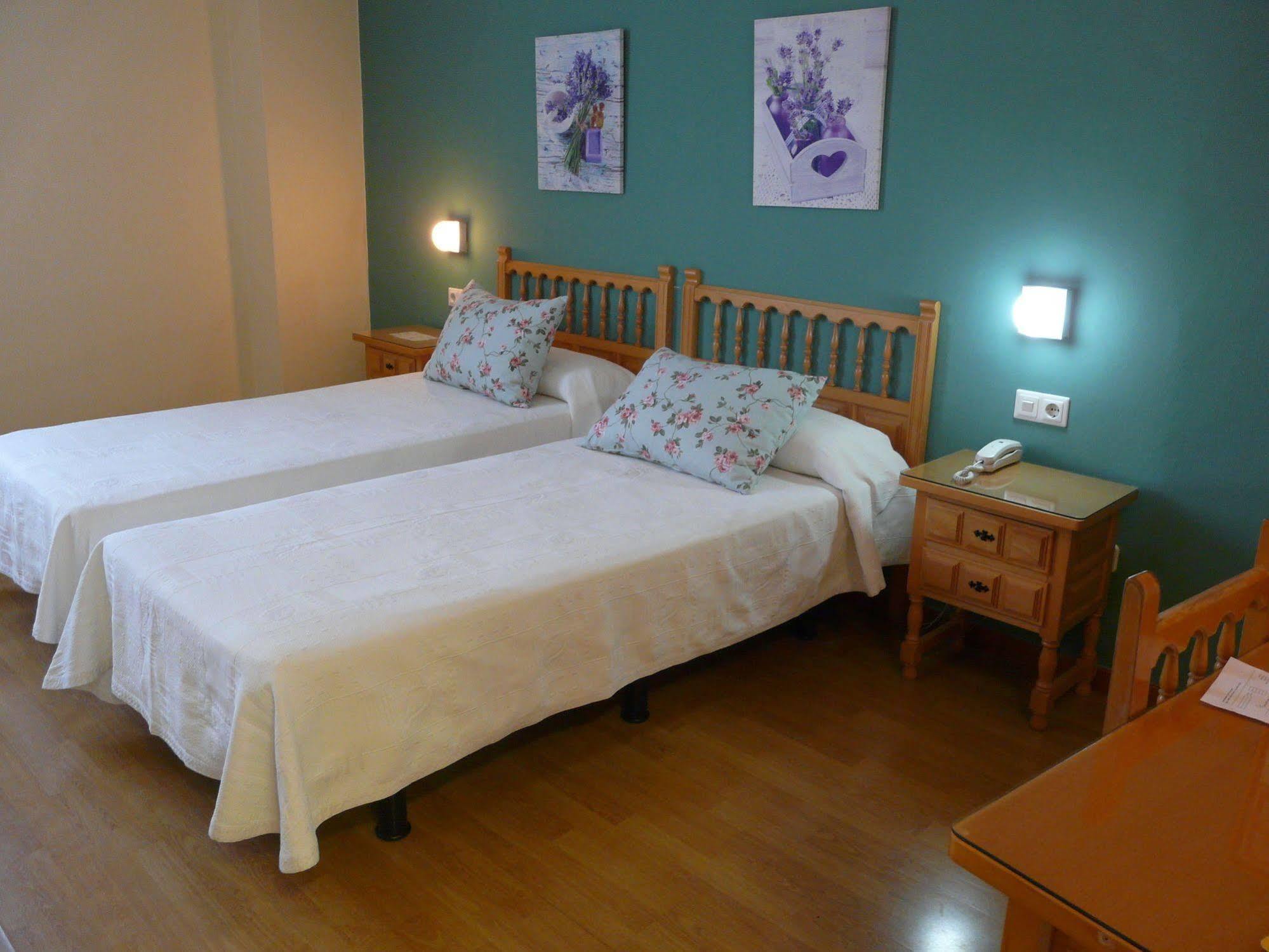 Hotel Nice La Seu d'Urgell Extérieur photo