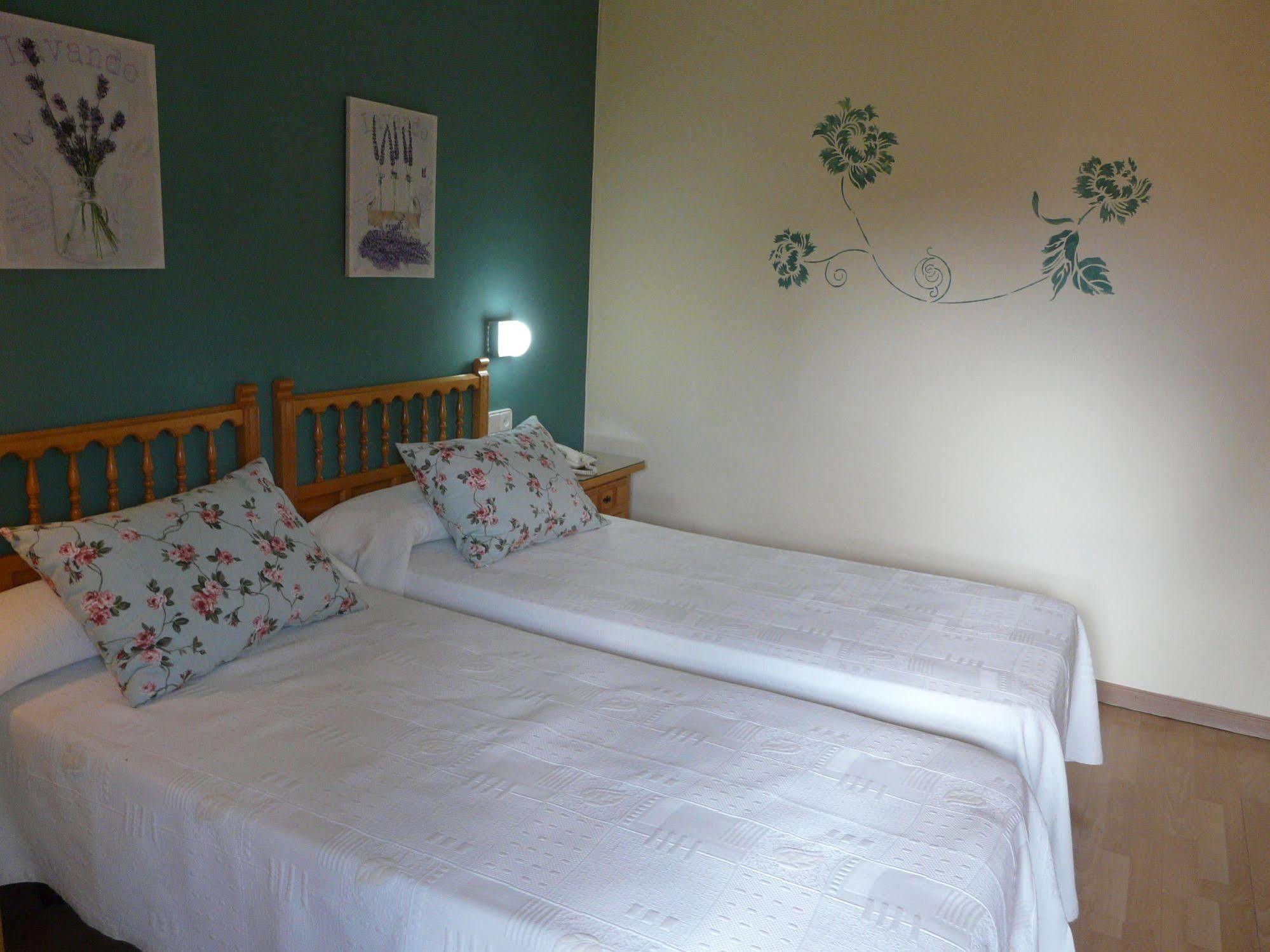 Hotel Nice La Seu d'Urgell Extérieur photo