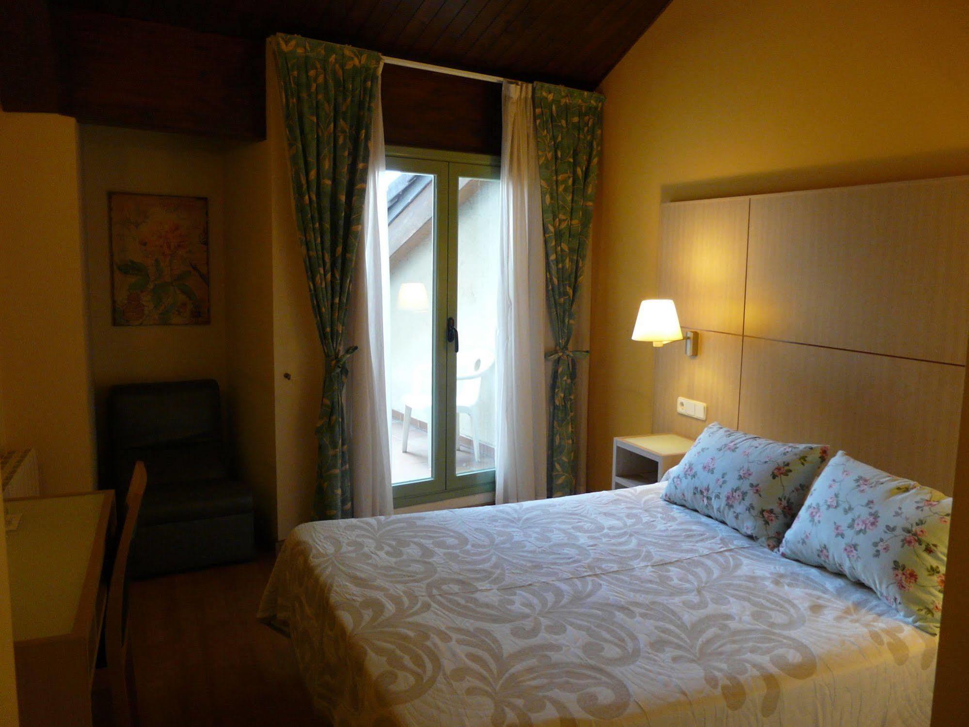Hotel Nice La Seu d'Urgell Extérieur photo