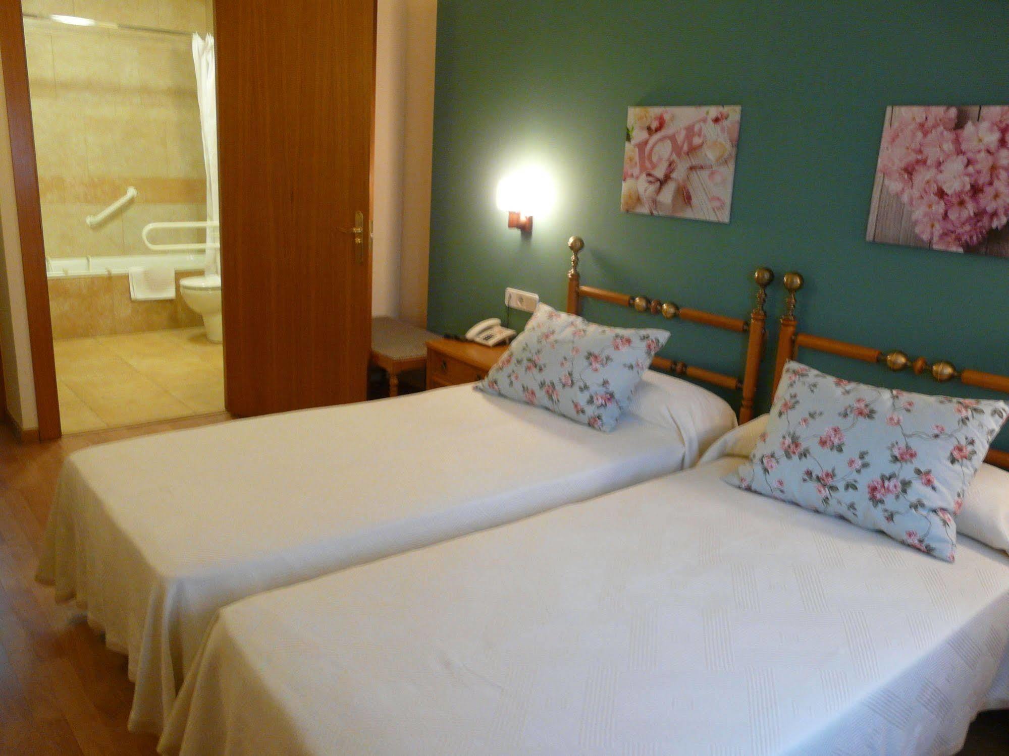 Hotel Nice La Seu d'Urgell Extérieur photo
