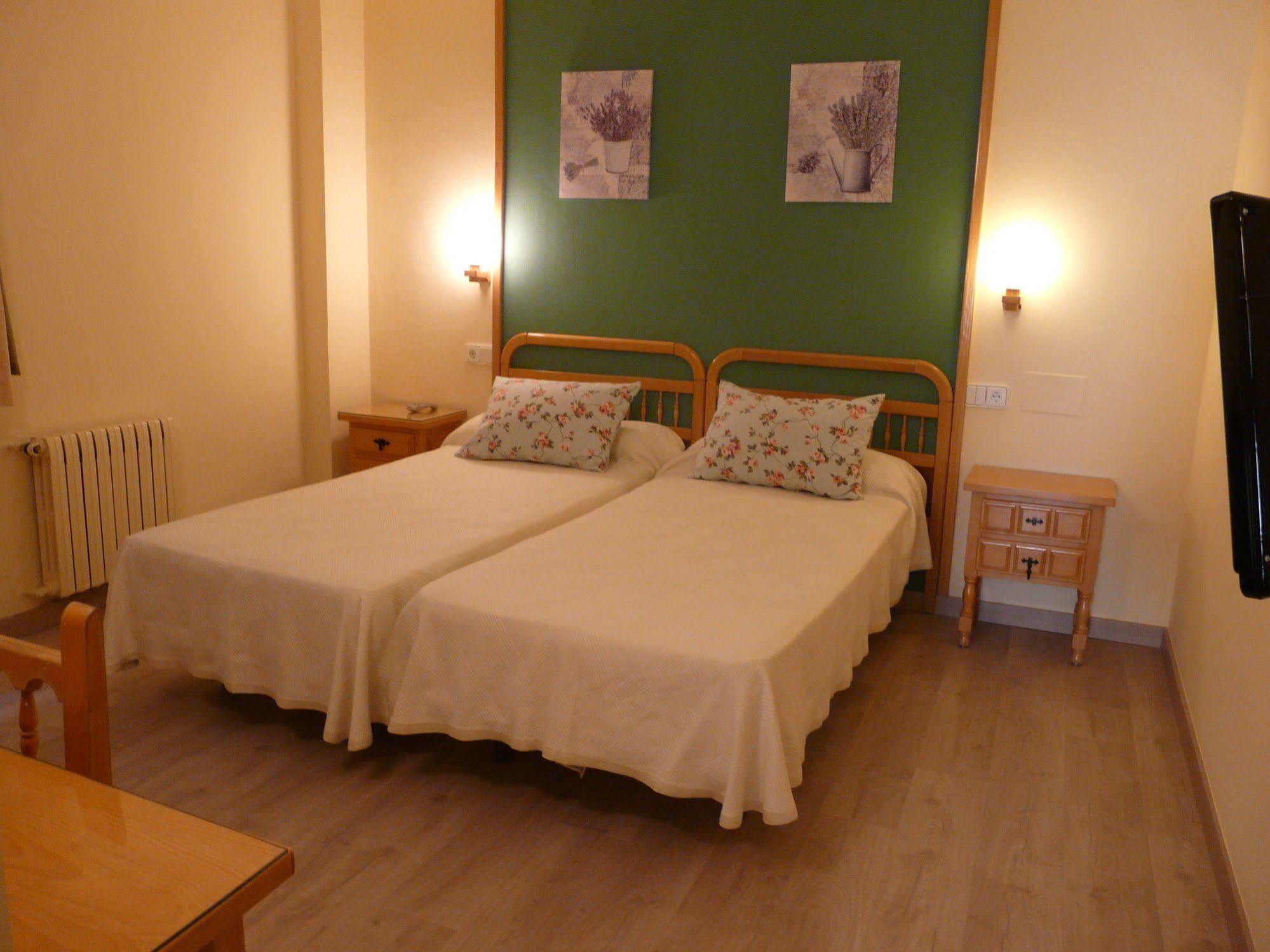 Hotel Nice La Seu d'Urgell Extérieur photo