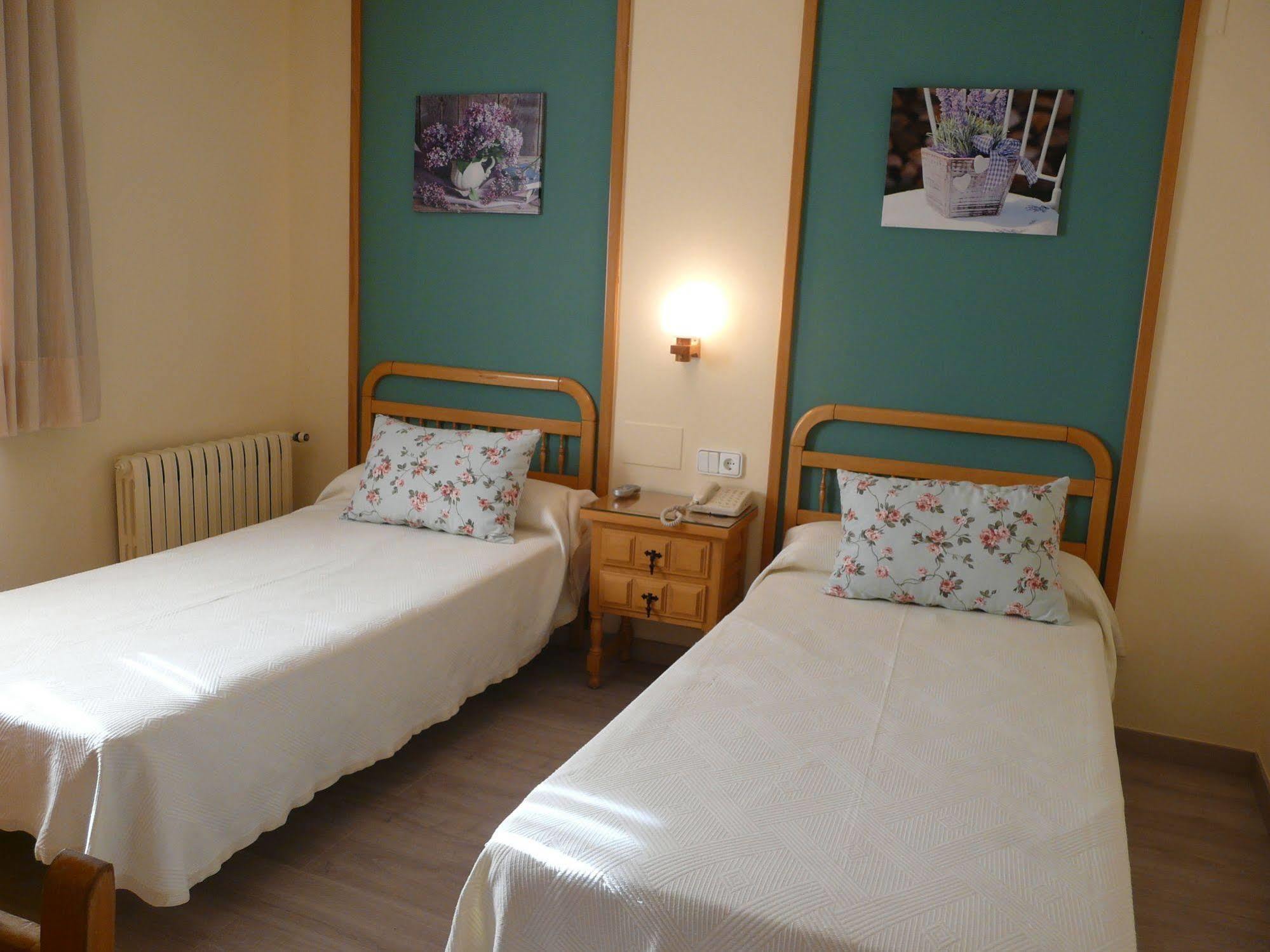 Hotel Nice La Seu d'Urgell Extérieur photo