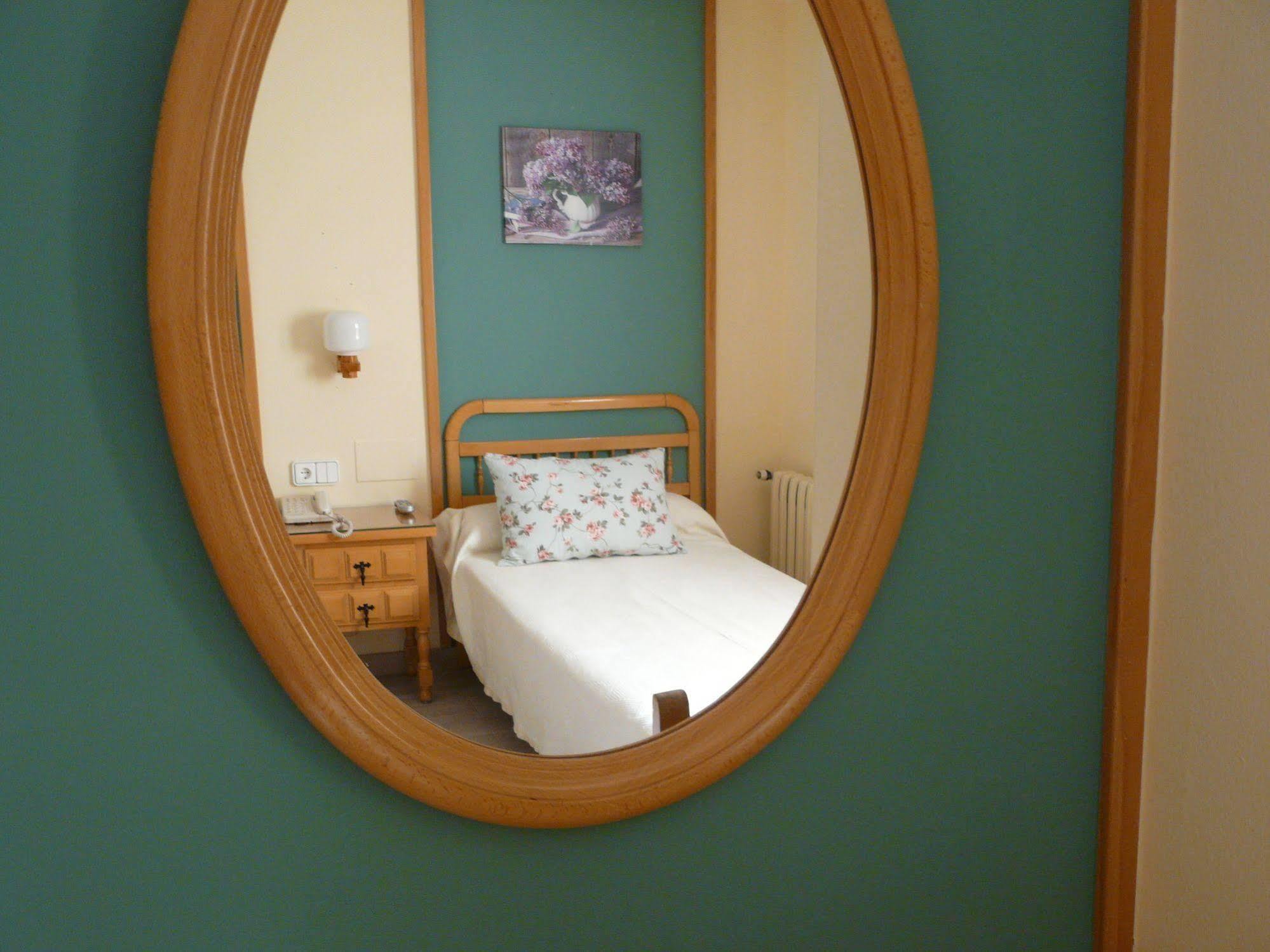 Hotel Nice La Seu d'Urgell Extérieur photo