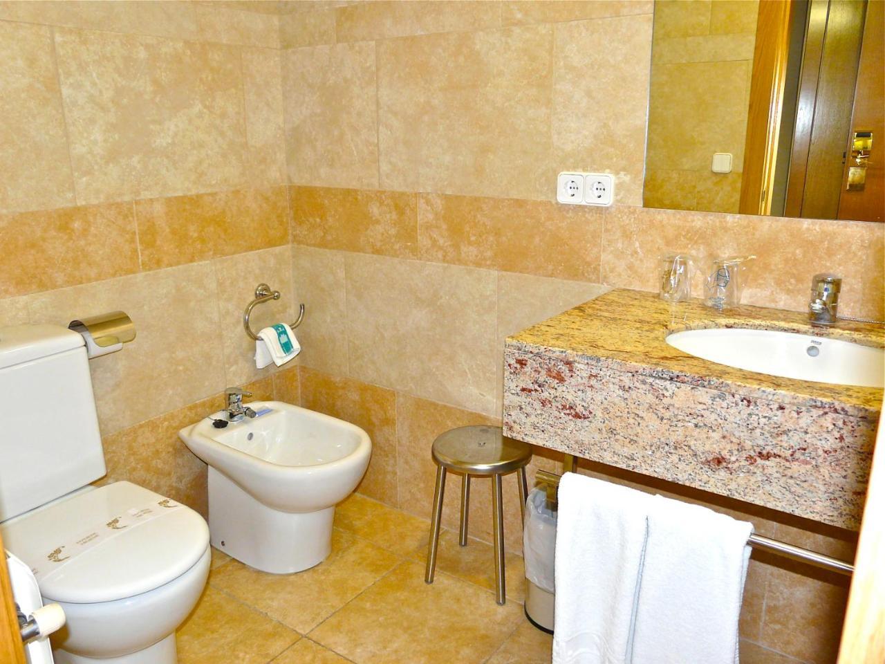 Hotel Nice La Seu d'Urgell Extérieur photo